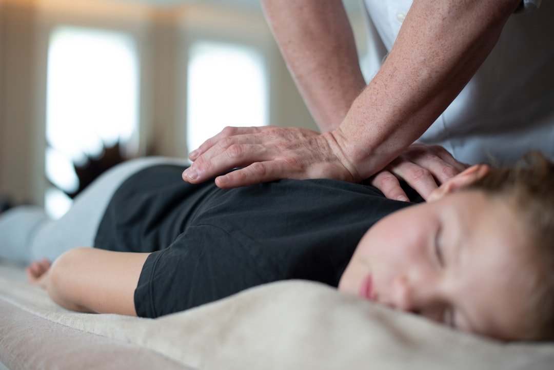 a-woman-getting-a-back-massage-from-a-man-vkbg-ab-ouy